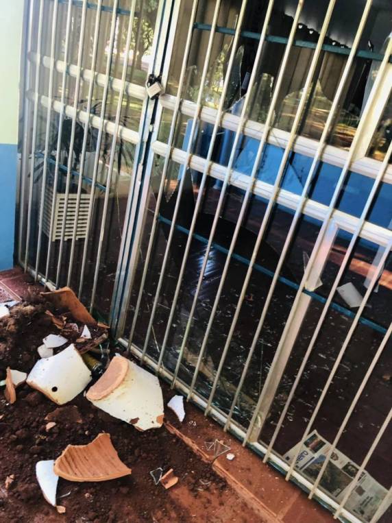 Jovem é preso em flagrante após vandalizar prédios públicos e praça em Chiapetta - foto 4