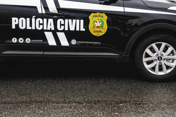 Polícia investiga caso como homicídio culposo, quando não há intenção de matar. Caso ocorreu em Orleans, no Sul do estado.