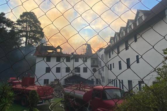 Segundo corporação, cerca de 30 mil litros de água foram utilizados para combater as chamas