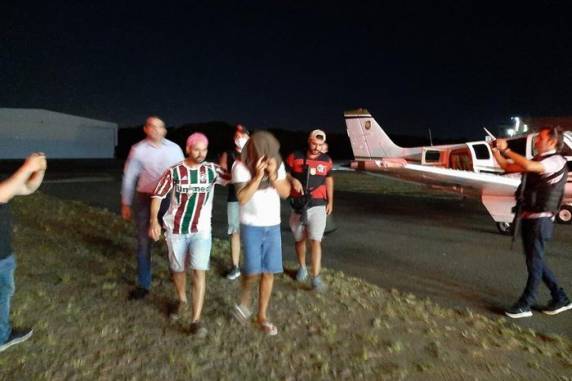 Escoltado por policiais do Denarc, criminoso chegou a Porto Alegre na noite desta segunda-feira, depois de morar nos EUA e manter negócios ilegais no México, Europa e Índia