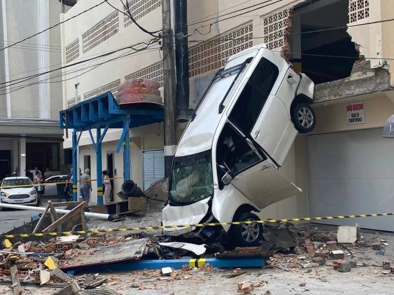 Estado de saúde da vítima é considerado grave, conforme prefeitura. Motorista foi para o hospital
