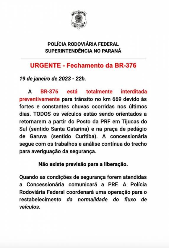 Queda de barreira de pequeno porte ocorreu na noite desta quinta (19) e interdita trecho desde a BR-101