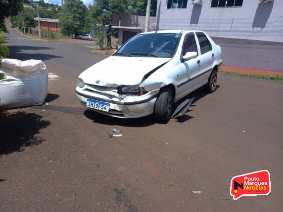 Idoso fica ferido após bater automóvel contra veículo estacionado e no muro de uma casa, em Três de Maio - foto 4