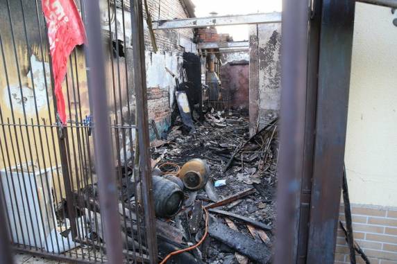 Duas pessoas morrem em incêndio em casa na Zona Leste - foto 2