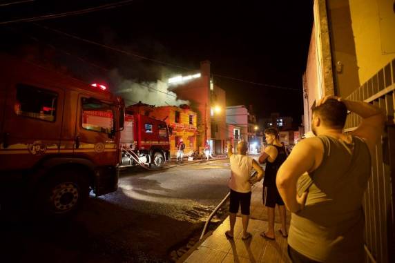 Na semana em que completa dez anos da tragédia, incêndio atinge casa na região da Boate Kiss - foto 4