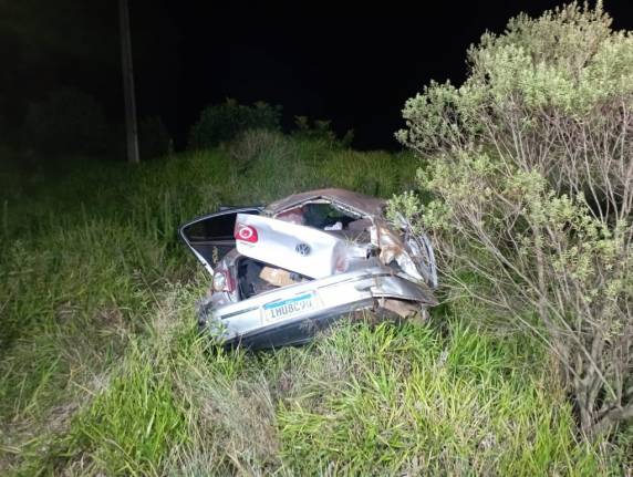 Saída de pista com capotamento na RS-324 em Pontão - foto 3