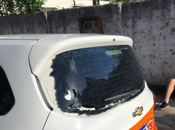 Torcedores gremistas causam estragos no entorno do estádio do São José antes de confronto pelo Gauchão - foto 2