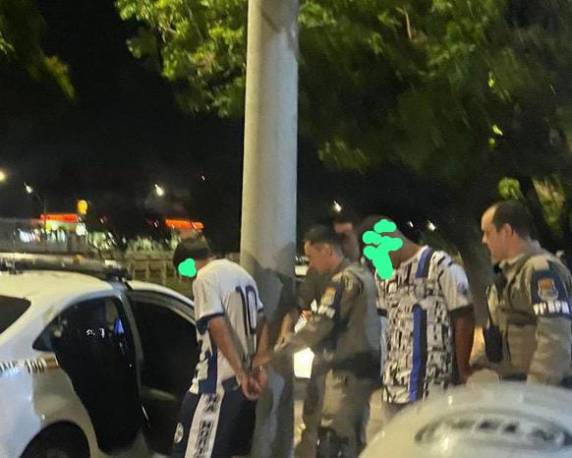 Dupla estava vestida com camisa do Zequinha