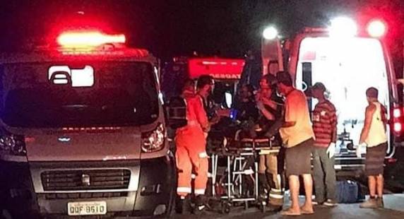 Ônibus com time de futebol cai de ponte deixa cinco mortos e várias pessoas feridas na BR-116 - foto 3