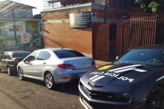 Segundo a investigação, carros adulterados pelo grupo chegaram a passar por barreiras policiais sem que fossem interceptados