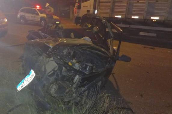 Motorista morre após colisão entre carro e caminhão em São Gabriel - foto 2