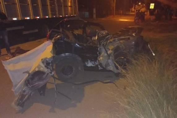 Acidente ocorreu na madrugada desta segunda-feira (6)