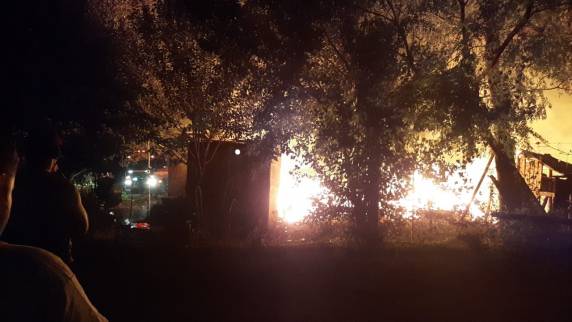Incêndio destrói casa de madeira e uma pessoa carbonizada, em Jóia - foto 2