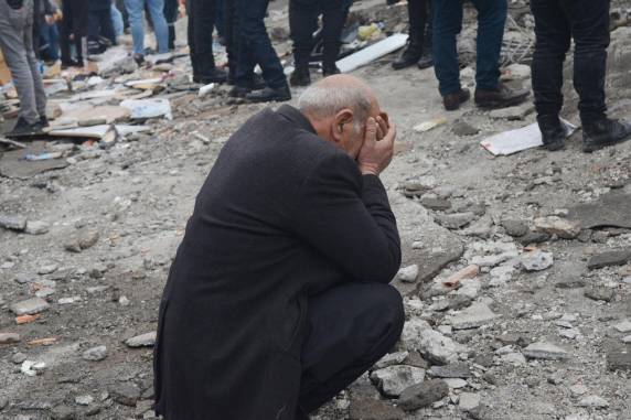 Terremoto provoca morte de mais de 500 pessoas na Turquia e na Síria - foto 7