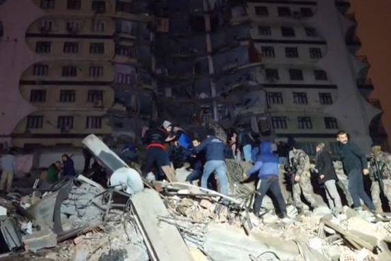 Número de vítimas aumenta a cada hora após fenômeno de magnitude 7,8