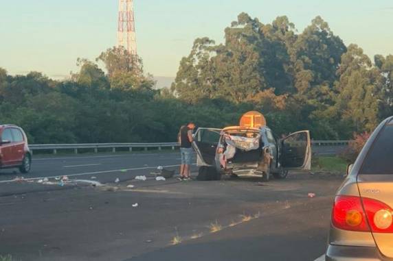 Colisão traseira entre dois carros aconteceu no km 4 da rodovia, em Osório