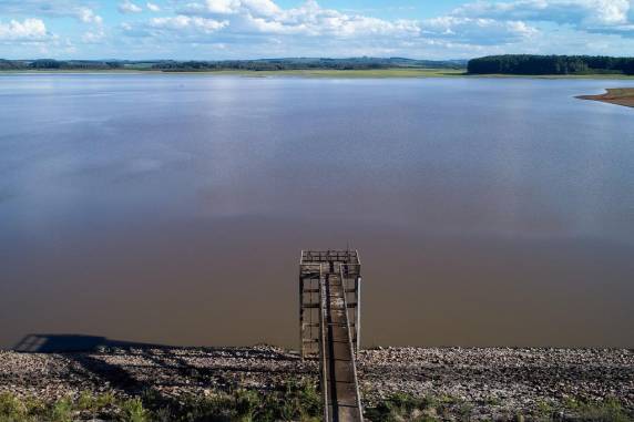 Há propriedades em que as perdas com a produção serão irreversíveis; principal reservatório do município, a barragem do Caponé poderá deixar de fornecer água até o dia 20