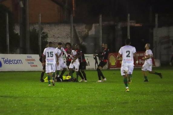 Ex-atleta agrediu Rodrigo Crivellaro durante um jogo da Divisão de Acesso de 2021