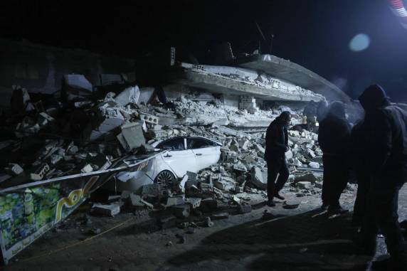 Buscas por sobreviventes de terremoto na Turquia e na Síria seguem, à espera de ajuda internacional - foto 3