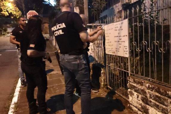 Polícia Civil cumpriu 10 mandados de busca e apreensão e prendeu oito pessoas