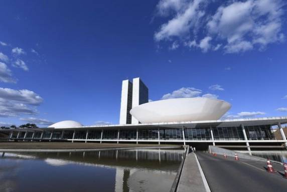 Salário-extra é pago aos parlamentares em todo começo e fim de legislatura; 10 dos gaúchos que conquistaram novo mandato em Brasília não responderam à reportagem