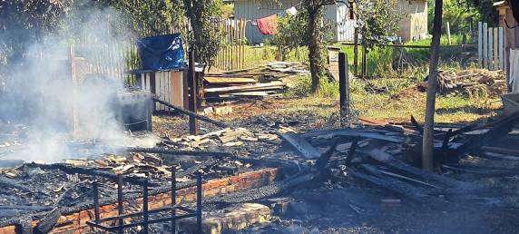 Incêndio consome casa em São Luiz Gonzaga - foto 2