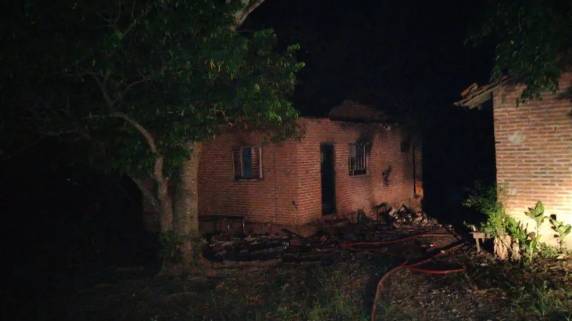 Polícia Civil aguarda o resultado da perícia para seguir com as investigações, pois ainda não se sabe se a vítima morreu devido ao incêndio ou se já estaria morta antes do fogo começar.