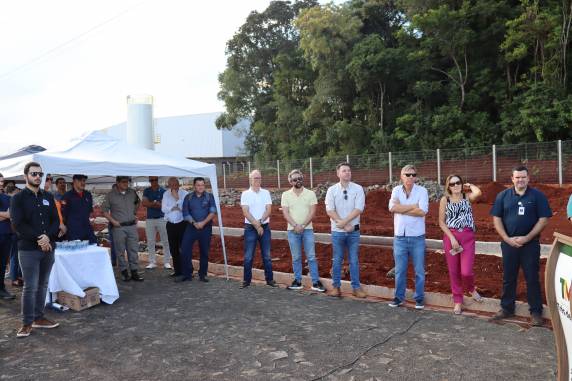 Ocorreu na última sexta-feira a inauguração da placa de identificação do Parque Empresarial IV - foto 3