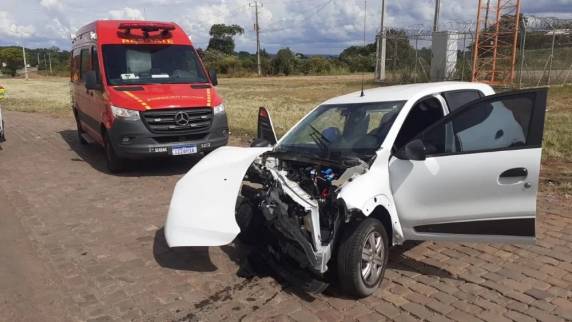 Colisão entre dois carros é registrada na BR-386 entre Soledade e Mormaço - foto 2