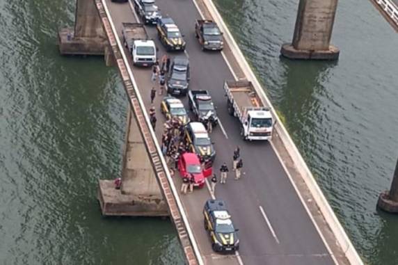 Ação ocorreu durante combate a um grupo responsável por roubar mais de 10 veículos na região metropolitana de Porto Alegre