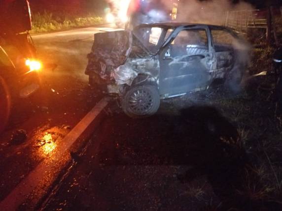 Motorista morre carbonizado após colisão frontal com caminhão na RS-342, em Horizontina - foto 2