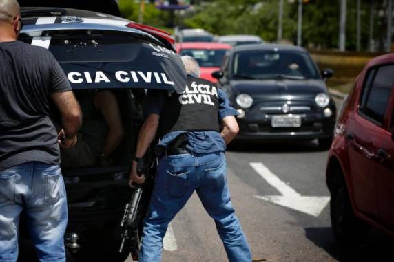 Polícia prendeu dois suspeitos em dezembro e agora age contra pessoas que atuariam na lavagem do dinheiro obtido por meio de extorsão