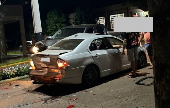 Acidente envolve três veículos no Centro de Doutor Maurício Cardoso - foto 2