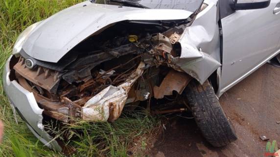 Pedra de grande porte cai de barranco e atinge veículo na ERS-404 em Sarandi - foto 3