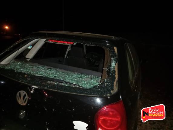 Jovens ficam feridos após capotagem de veículo na Área Industrial 4, em Três de Maio - foto 4