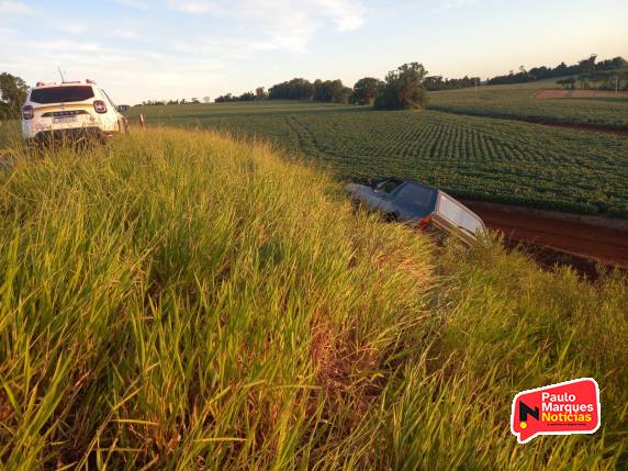 Veículo é abandoando após saída de pista no trevo de Bela Vista, Três de Maio - foto 3