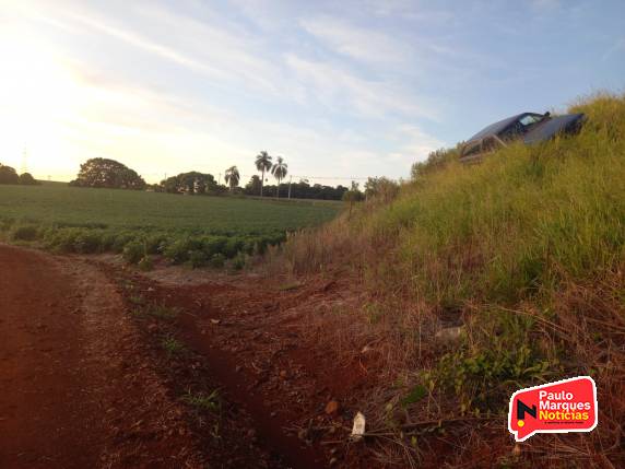 Veículo é abandoando após saída de pista no trevo de Bela Vista, Três de Maio - foto 4