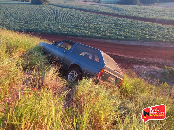 Veículo é abandoando após saída de pista no trevo de Bela Vista, Três de Maio - foto 5
