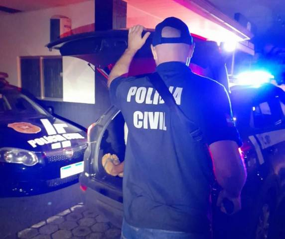 Padrasto também esfaqueou a esposa, mãe da criança, que está grávida. Caso ocorreu em Nova Erechim.
