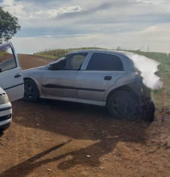 Colisão frontal deixa dois feridos em Roque Gonzales - foto 3
