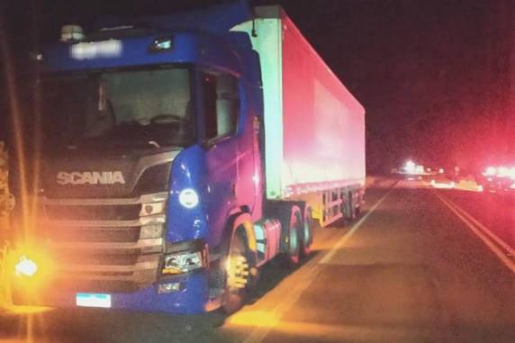 Vítima passeava com seu cachorro na rodovia quando foi atingida pelo veículo