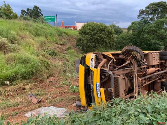 Jovem furta ônibus de prefeitura e sofre acidente na RS-324 região noroeste - foto 2