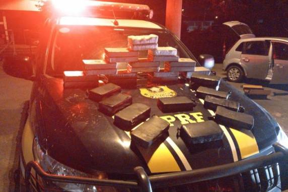 Segundo a PRF, droga foi avaliada em mais de R$ 6 milhões; motorista foi preso