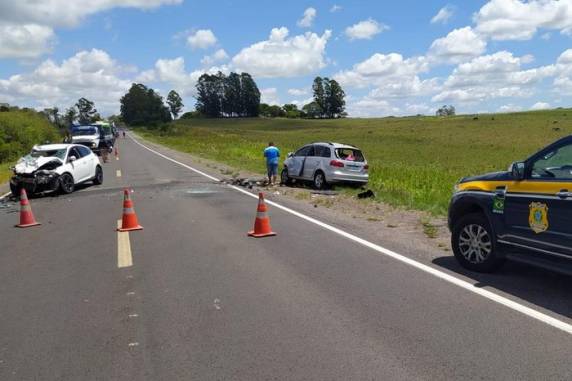 Houve uma colisão frontal na altura do quilômetro 488 da rodovia