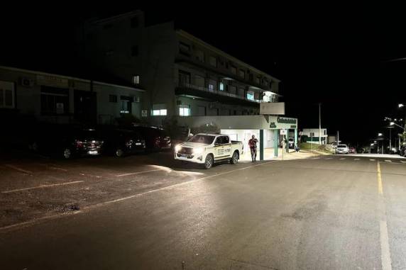 Vítima, identificada como Luís Gustavo Mello da Silva, de 18 anos, não resistiu aos ferimentos e morreu, nessa terça-feira (21)