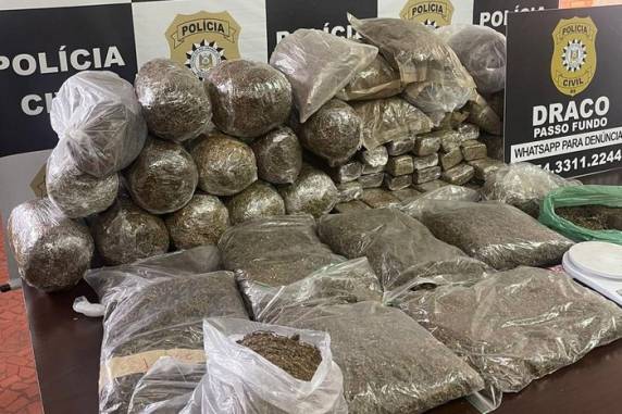 Parte da droga estava no veículo de dois suspeitos, e o restante em uma residência, no bairro São Cristóvão