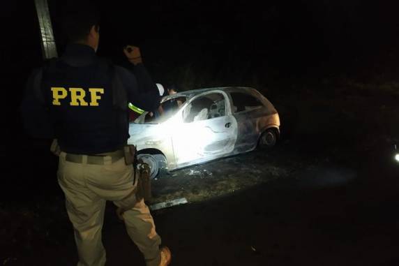 Carro que ele dirigia saiu da pista e bateu em uma placa