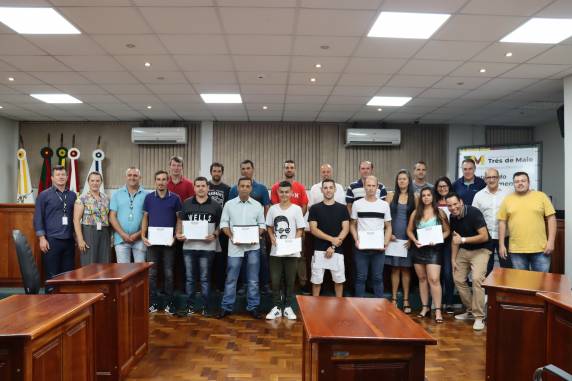 Foram realizadas mais de 100 horas/aula