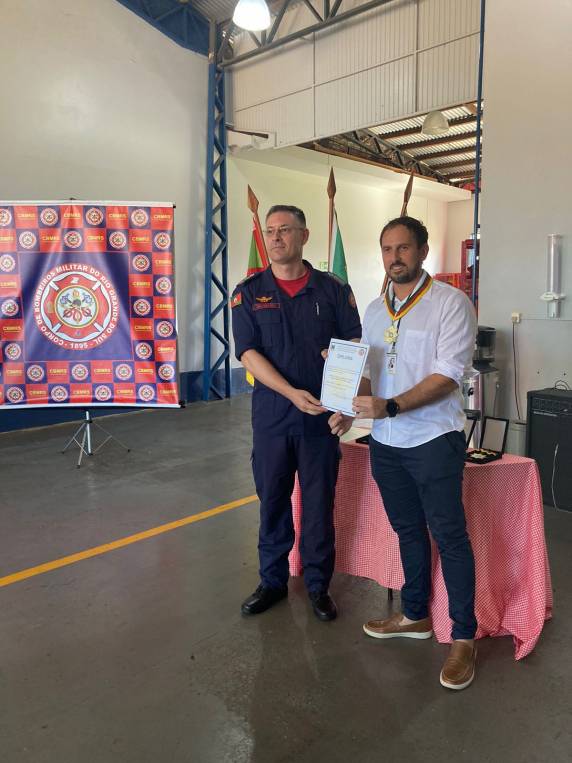 Solenidade alusiva à entrega da viatura resgate do Corpo de Bombeiros Militar em Três de Maio - foto 3