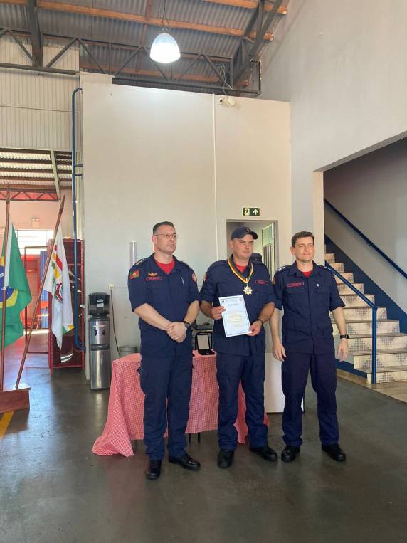 Solenidade alusiva à entrega da viatura resgate do Corpo de Bombeiros Militar em Três de Maio - foto 6